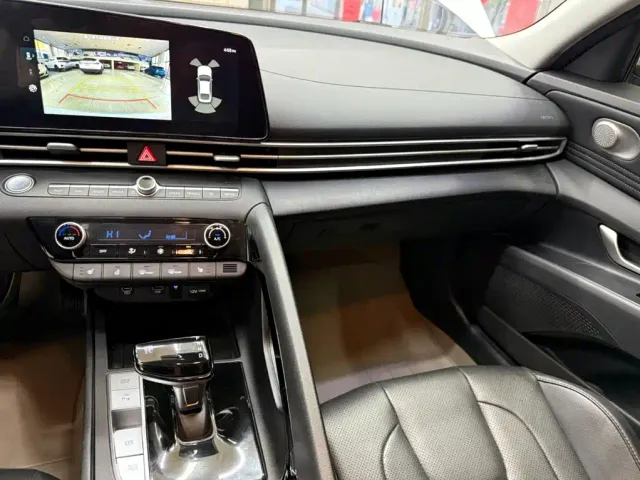 Hyundai Elantra — Фото автомобиля 12