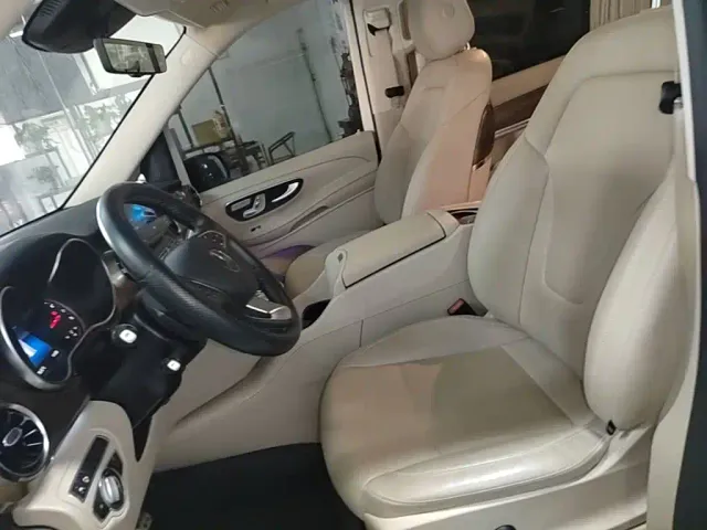 Mercedes-Benz V-Class — Фото автомобиля 21