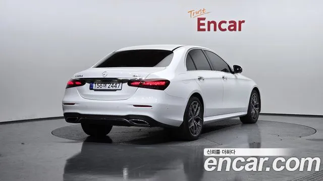 Mercedes-Benz E-Class — Фото автомобиля 2