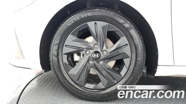 Hyundai Avante — Фото автомобиля 5