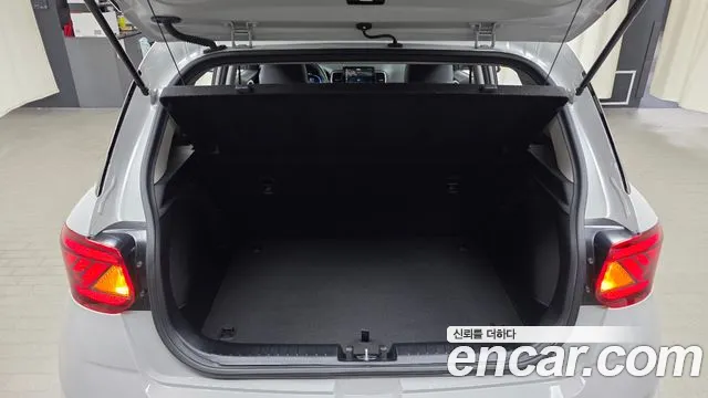 Hyundai Venue — Фото автомобиля 26