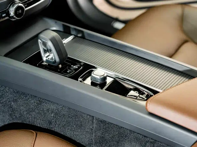 Volvo XC60 — Фото автомобиля 11