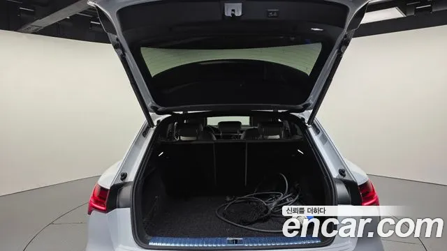 Audi e-tron — Фото автомобиля 16