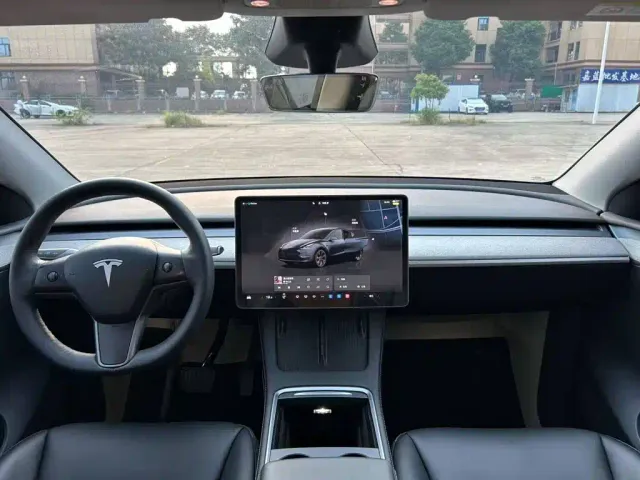Tesla Model Y — Фото автомобиля 5