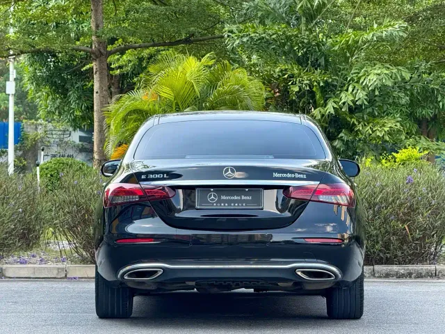 Mercedes-Benz E-Class — Фото автомобиля 5