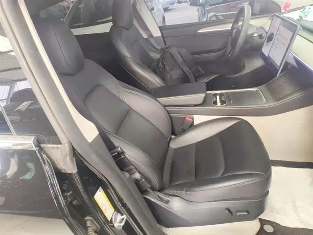 Tesla Model Y — Фото автомобиля 24