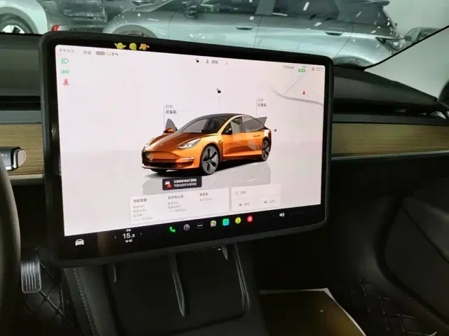 Tesla Model 3 — Фото автомобиля 12