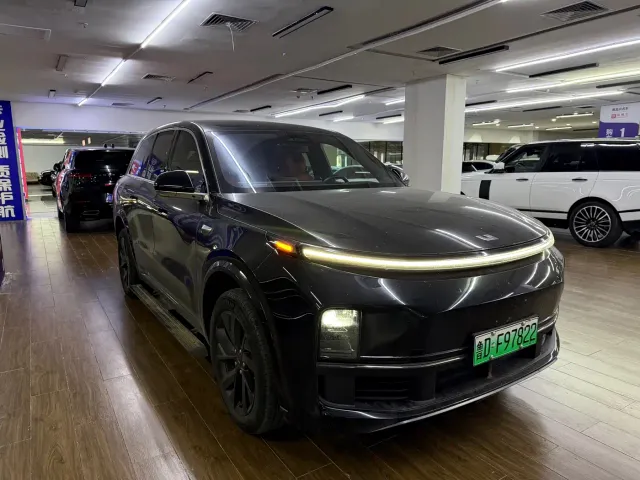 Li Auto L8 — Фото автомобиля 3