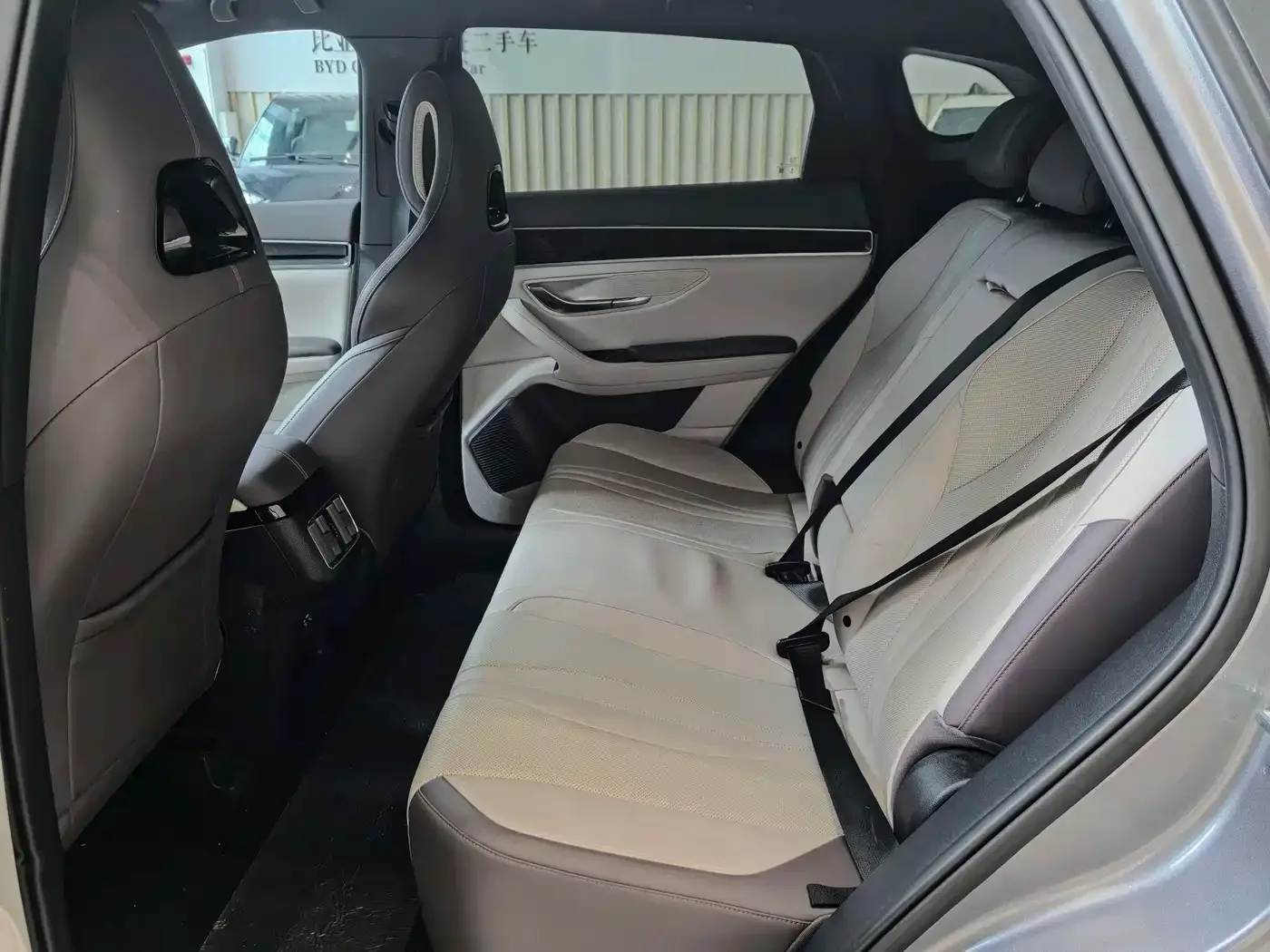 BYD Song PLUS PHEV 2025 DM-i 112KM Honor — Фото автомобиля 10
