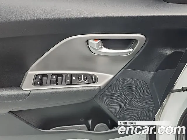 Kia Niro — Фото автомобиля 16