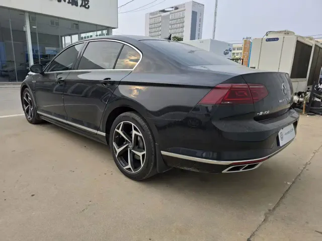 Volkswagen Magotan 2025 Popular Edition 330TSI DSG Luxury — Фото автомобиля 4