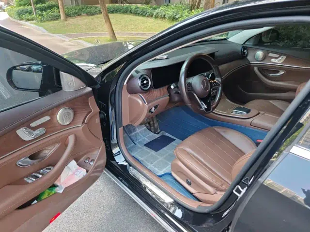 Mercedes-Benz E-Class — Фото автомобиля 17