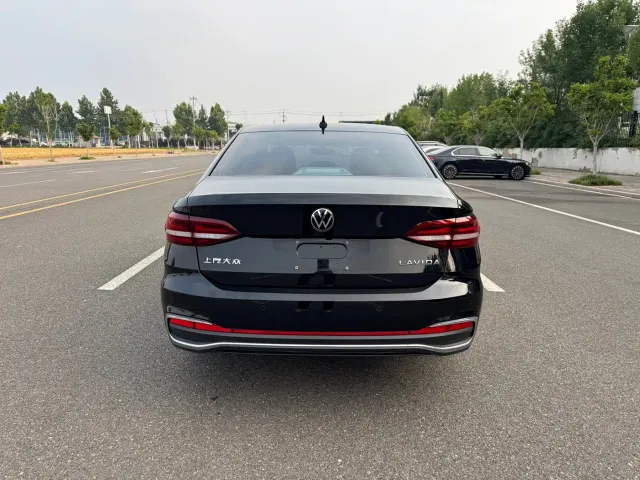 Volkswagen Lavida — Фото автомобиля 6