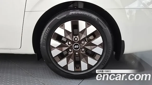 Hyundai Staria Staria — Фото автомобиля 4