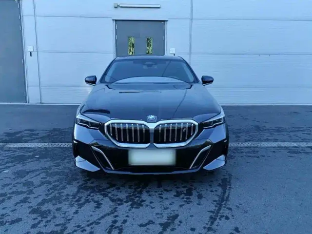 BMW i5 — Фото автомобиля 2
