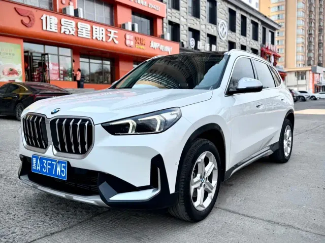 Фотография автомобиля — BMW X1