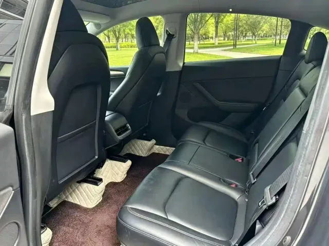 Tesla Model Y — Фото автомобиля 5