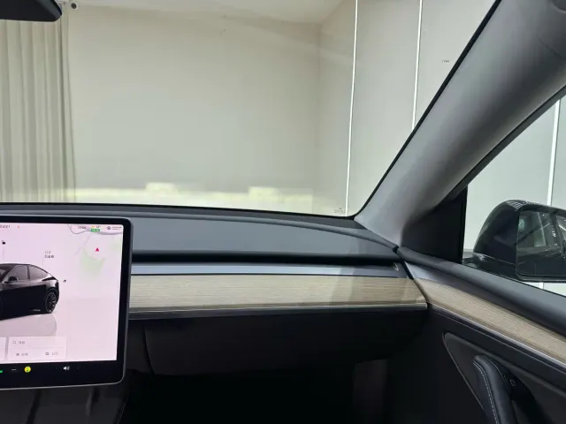 Tesla Model Y — Фото автомобиля 25