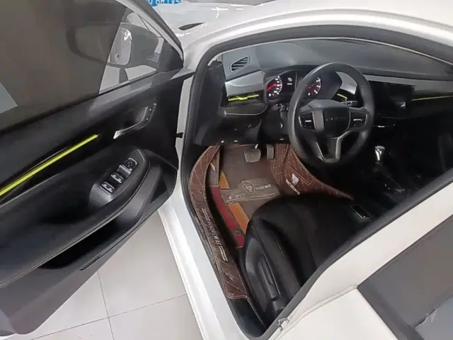 Roewe i5 — Фото автомобиля 15