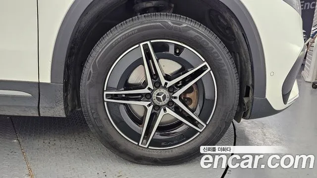Mercedes-Benz EQA — Фото автомобиля 4