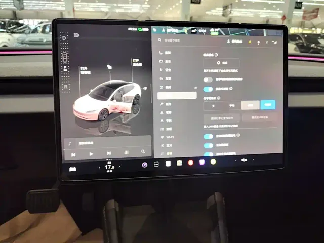 Tesla Model 3 — Фото автомобиля 12