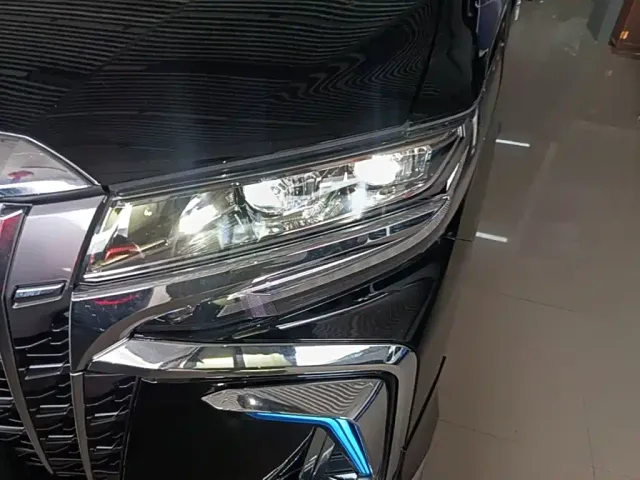 Toyota Alphard — Фото автомобиля 23