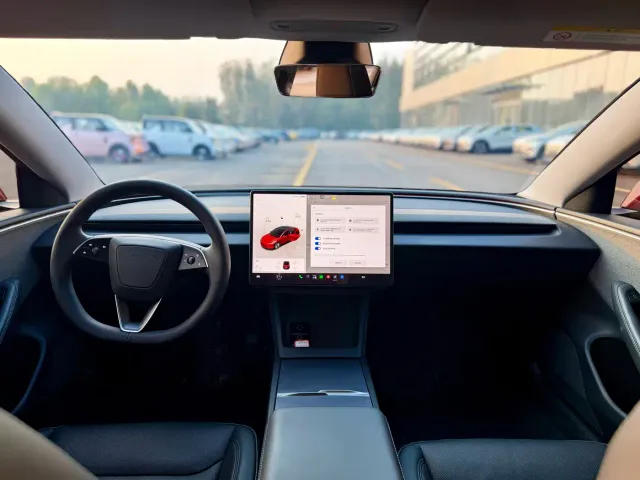 Tesla Model Y — Фото автомобиля 9