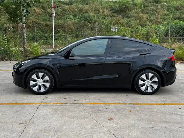 Tesla Model Y — Фото автомобиля 20