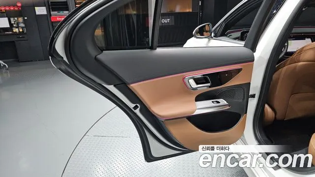 Mercedes-Benz E-Class — Фото автомобиля 20