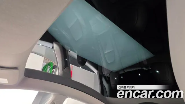 Tesla Model Y — Фото автомобиля 17