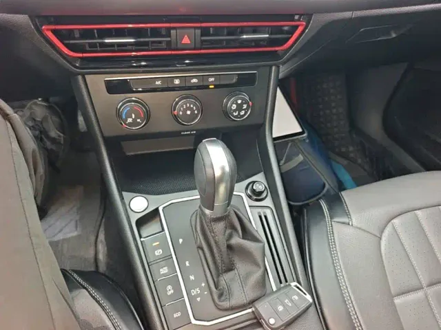 Volkswagen Lavida — Фото автомобиля 13
