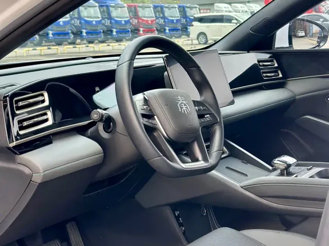 BYD Qin L — Фото автомобиля 7