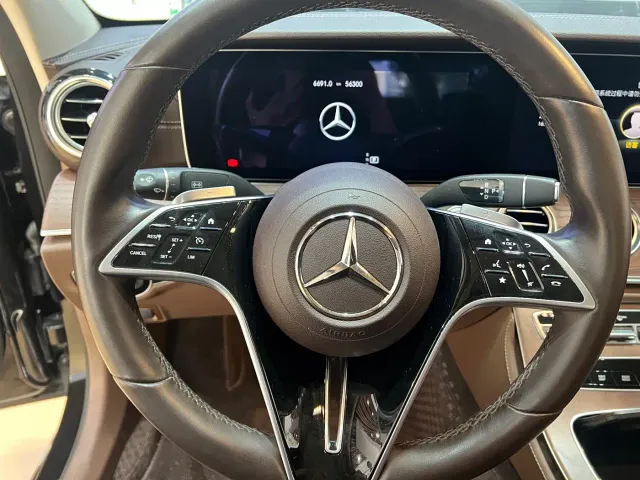 Mercedes-Benz E-Class — Фото автомобиля 8