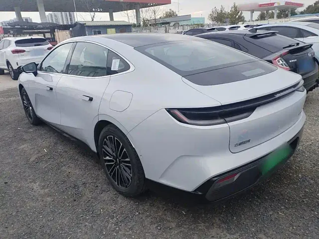 Geely Galaxy Xingyao 8 — Фото автомобиля 4