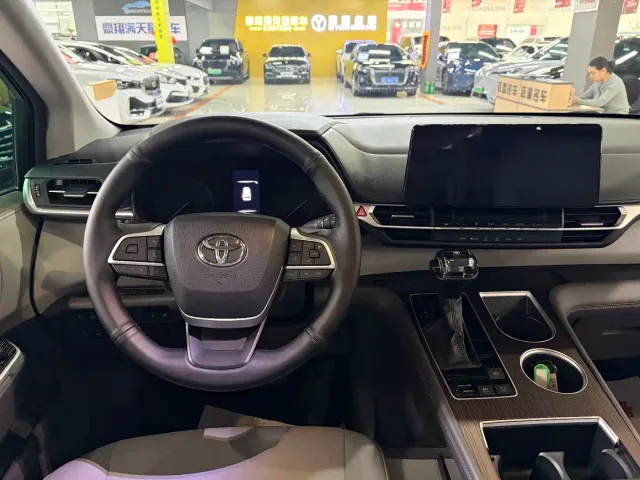 Toyota Granvia — Фото автомобиля 3