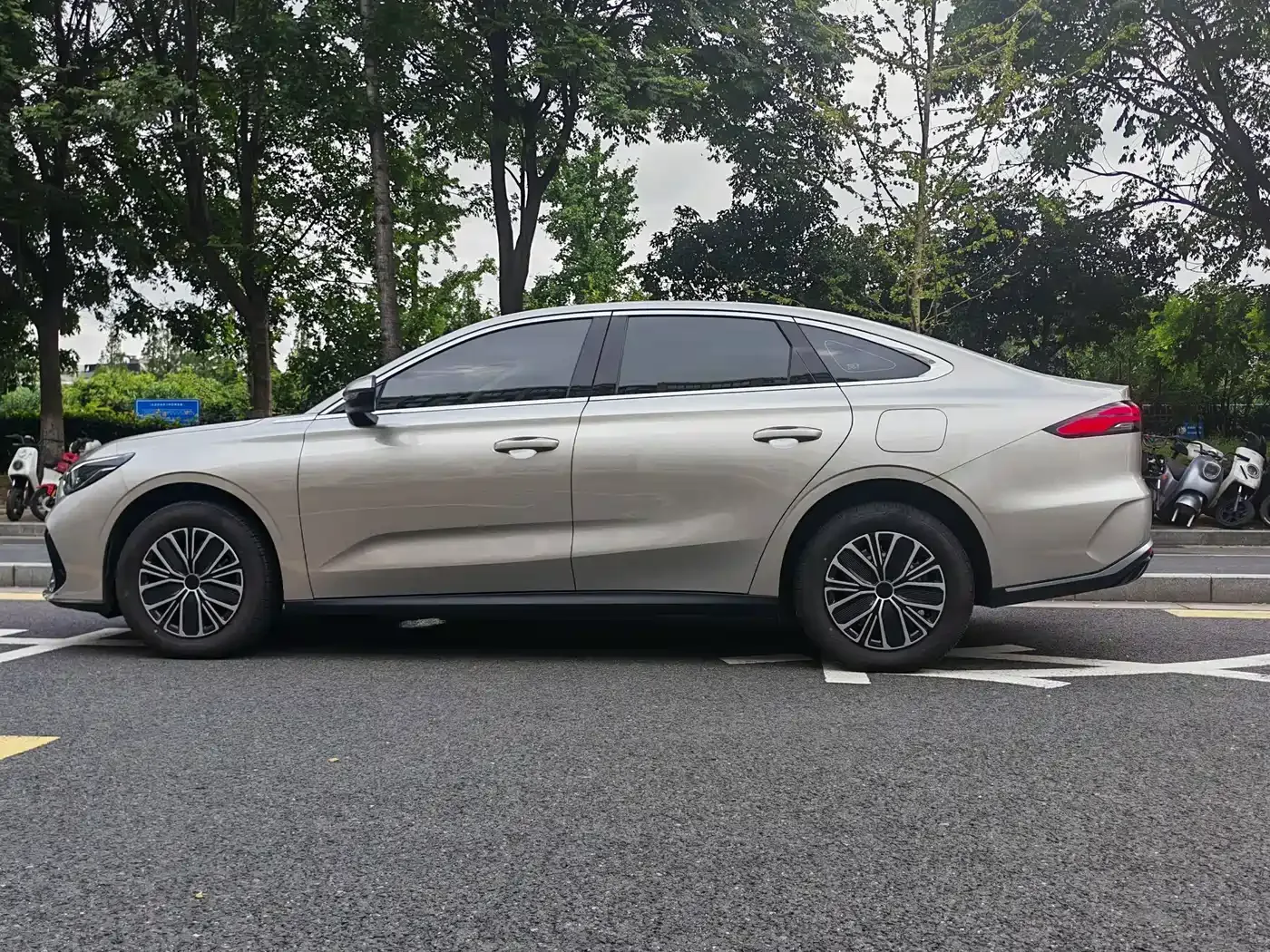 Geely Galaxy Galaxy Stellar 6 2025 60km Voyager Edition — Фото автомобиля 6