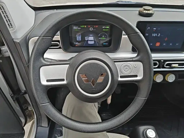Wuling Hongguang Mini EV — Фото автомобиля 10