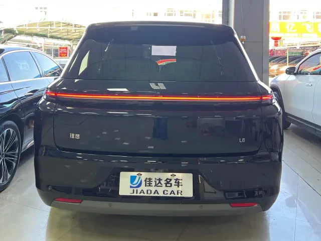 Li Auto L8 — Фото автомобиля 12