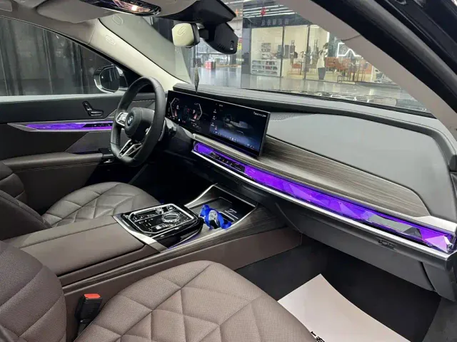 BMW 7 Series — Фото автомобиля 17