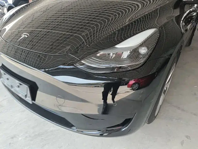 Tesla Model Y — Фото автомобиля 23