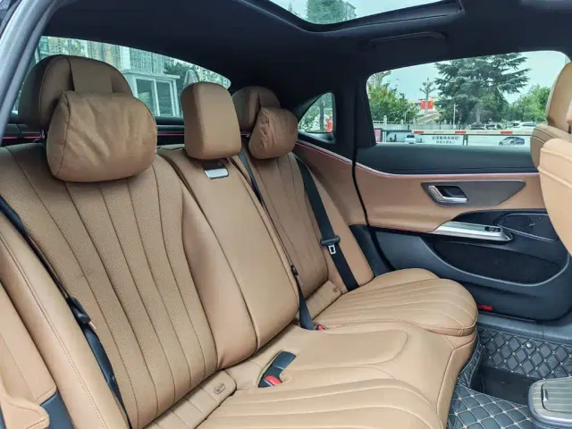 Mercedes-Benz E-Class — Фото автомобиля 26