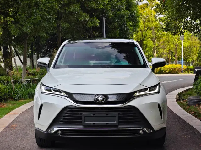 Toyota Harrier — Фото автомобиля 2