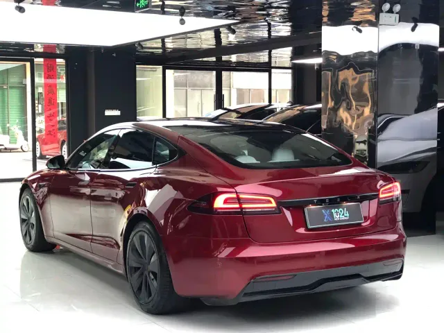 Tesla Model S 2023 Dual Motor All-Wheel Drive Edition — Фото автомобиля 4