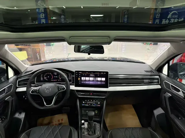 Volkswagen Tiguan L — Фото автомобиля 8