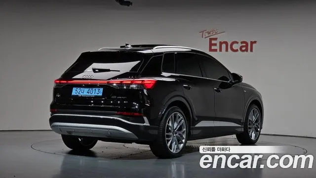 Audi Q4 e-tron F4 — Фото автомобиля 2
