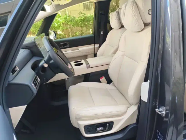 Li Auto MEGA — Фото автомобиля 14