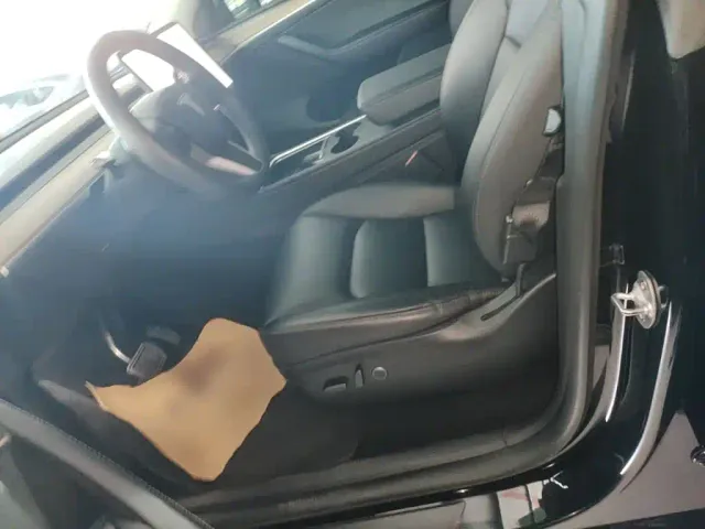 Tesla Model Y — Фото автомобиля 14