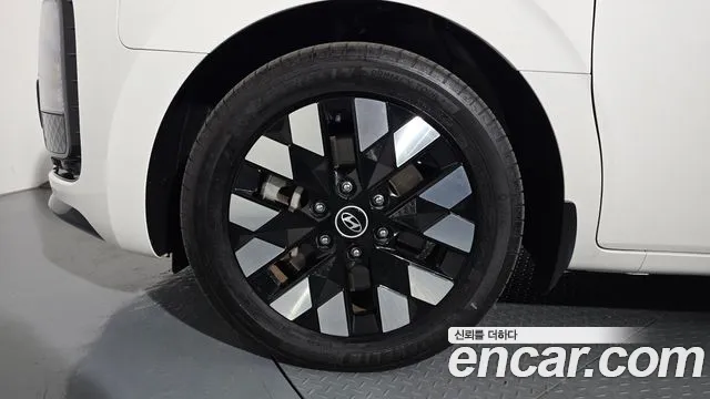 Hyundai Staria Staria 4WD Lounge 7 мест — Фото автомобиля 5