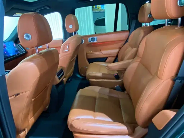 Li Auto L8 — Фото автомобиля 15