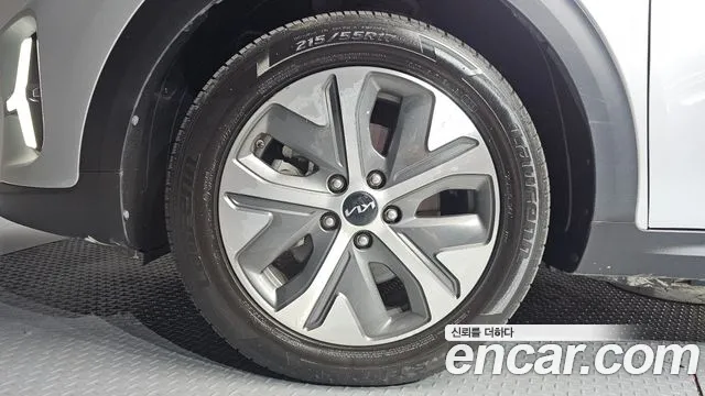Kia Niro — Фото автомобиля 5